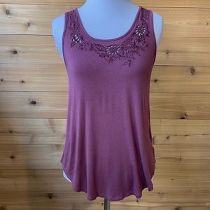 Floral cut out detail plum tank, small